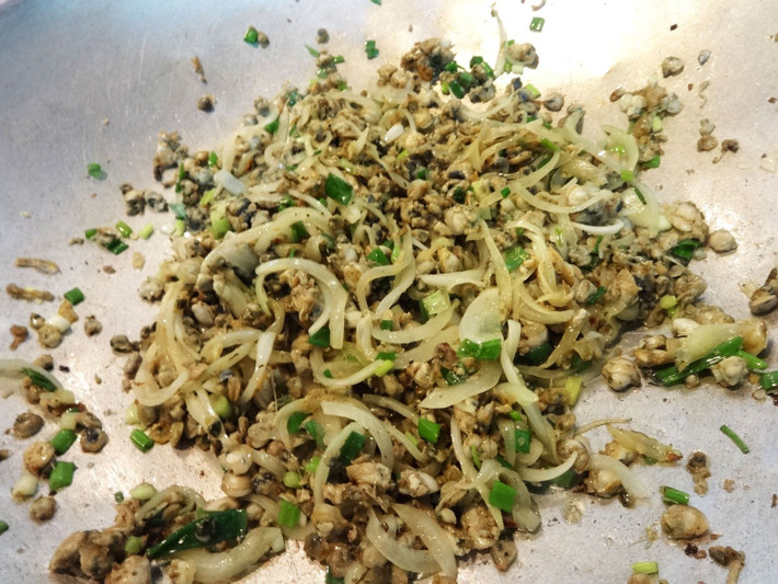 Mặc dù vậy, khi chế biến hến cần lưu ý: không được luộc hến lâu do thịt hến non mềm và lượng i-ốt dễ bị phân hủy. (Nguồn Chiecthiavang).