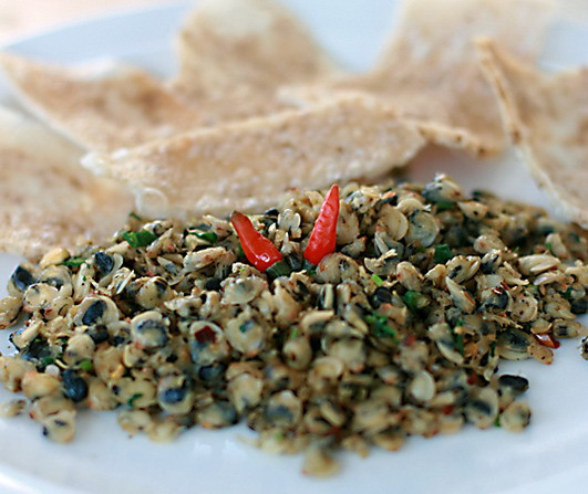 Trong hến chứa ít chất béo và ít cholesterol nên ăn hến tốt cho sức khỏe tim mạch. (Nguồn Suutam)
