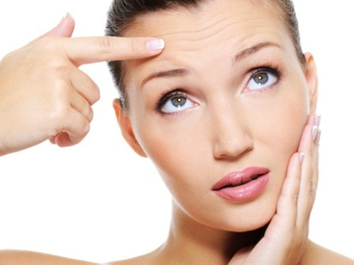 Xóa nếp nhăn. Uống nước muối có hiệu quả trong việc loại bỏ lượng nước dư thừa do các tình trạng sức khỏe đi kèm. Hãy thử uống nước mỗi ngày nếu bạn bị phù nề. Ảnh: Thamyhonkong.