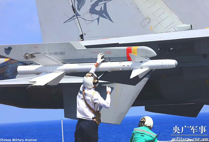 Theo mạng Global Security, F-4 Phantom II của Iran hiện có thể mang được tên lửa không đối không tầm ngắn PL-7 được Trung Quốc chế tạo theo mẫu R.550 Magic của Pháp với tầm bắn 0,5-14km, đầu dò hồng ngoại. Nguồn ảnh: Military.cnr