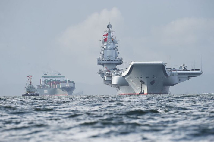 Các máy bay của JSDF liên tục bám sát nhóm tác chiến suốt hành trình nó đi qua eo biển Miyako tiến vào Thái Bình Dương. Nguồn ảnh: Wikipedia