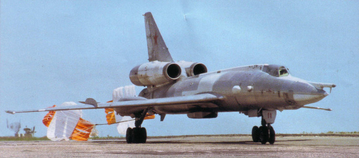 Tu-22 đời đầu đạt tầm bay 4.900km, trần bay 13.300m, tốc độ leo cao 12,7m/s. Nguồn ảnh: Wikipedia