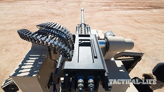 Nó được trang bị một pháo tự động M230LF - khẩu pháo vốn được trang bị cho dòng trực thăng tấn công Apache. Nguồn ảnh: Tactical-Life