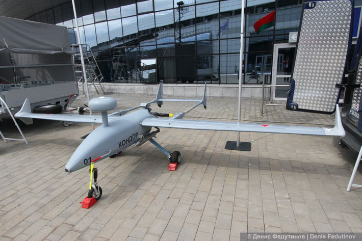 Tổ hợp UAV BLA 1LA-120-K Condor do Nhà máy hàng không 558 sản xuất. Nó có tải trọng cất cánh 120kg, bay liên tục 3 tiếng, có thể dùng làm bia bay cho bộ đội phòng không huấn luyện. Nguồn ảnh: Denis Fedutinov