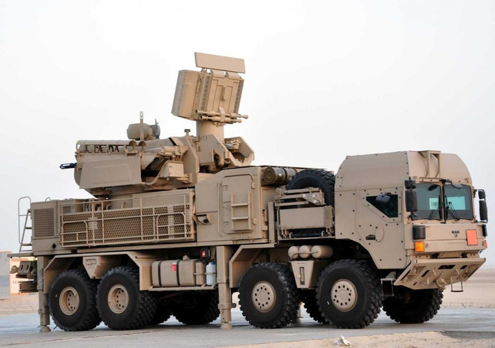Đáng lưu ý, một số nguồn tin chòn cho biết, UAE đã sử dụng một máy bay vận tải C-17A để đưa Pantsir-S1 tới cho lực lượng tướng Haftar. UAE được cho là đã tậu 50 hệ thống Pantsir-S1 từ năm 2000 với tổng giá trị hợp đồng 734 triệu USD, đơn giá một hệ thống rơi vào 15 triệu USD. Nguồn ảnh: Mahmoud Gamal