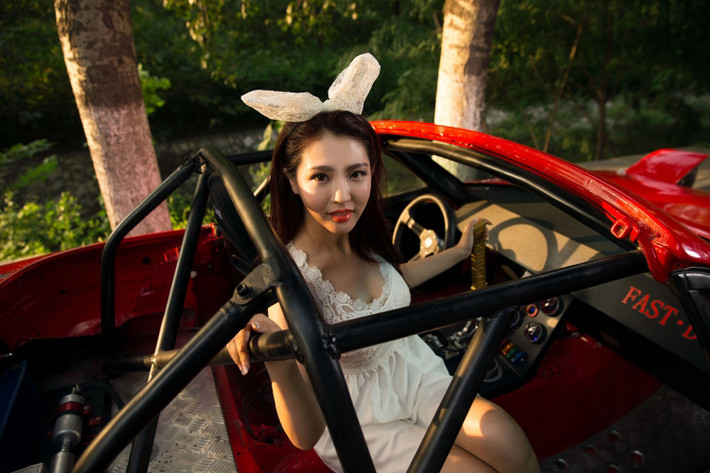 Ngoài ra, Mazda MX-5 cũng được tạp chí carbuyer.co.uk vinh danh là mẫu xe mui trần của năm 2011, vượt xa các đối thủ đến từ Porsche, Audi, Peugeot và Volvo để trở thành quán quân.