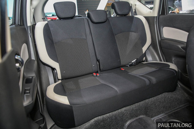 Hiện hãng xe Nhật Bản giới thiệu Nissan Note 2017 tại thị trường Thái Lan với 2 phiên bản V và VL, đi kèm giá bán tương tứng là 568.000 Baht (khoảng 364 triệu đồng) và 640.000 Baht (khoảng 410 triệu đồng).