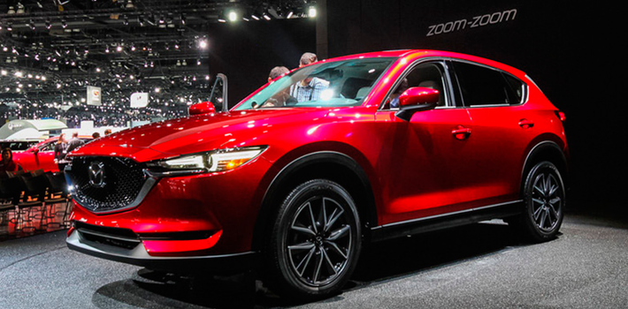 CX-5 thế hệ mới phân phối tại Singapore với 2 phiên bản động cơ khác nhau cho khách hàng lựa chọn gồm bản động cơ xăng 4 xi lanh 2.0 lít SkyActiv-G, công suất 165 mã lực cùng mô-men xoắn 210 Nm.