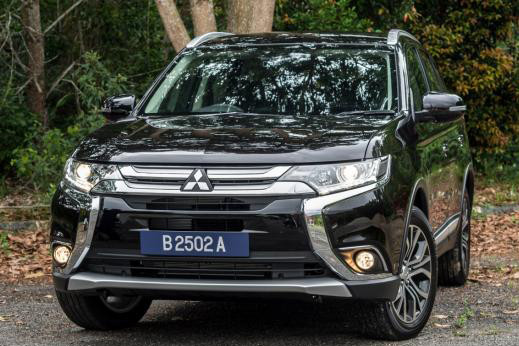 Mitsubishi Motors Malaysia (MMM) vừa công bố phiên bản nâng cấp của mẫu xe Mitsubishi Outlander 2.0 và 2.4 AWD CBU. Đây là hai phiên bản được lắp ráp tại thị trường nội địa với mức giá rẻ hơn nhập khẩu.