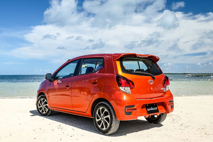 Ngoài ra, Toyota Wigo mới còn nổi bật với lợi thế thương hiệu khi những mẫu xe của Toyota vốn được nhiều người Việt ưa chuộng vì sự bền bỉ, khả năng giữ giá cùng hệ thống đại lý lớn mạnh, thuận tiện bảo dưỡng, sửa chữa.Nếu xuất hiện tại Việt Nam trong thời gian tới, mẫu xe này sẽ là đối thủ “đáng gờm” của bộ đôi Kia Morning và Hyundai Grand i10...