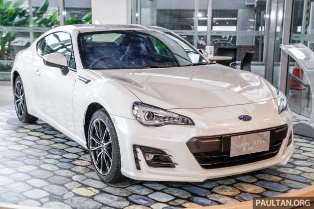Sau khi chiếc Toyota 86 cập bến tại thị trường Malaysia cách đây chưa lâu, tới lượt phiên bản thể thao 2 cửa của chiếc xe ôtô Subaru BRZ 2017 ra mắt tới công chúng tại thị trường này.