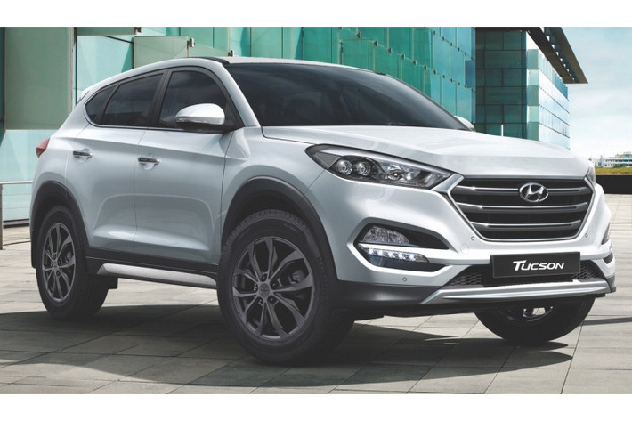 Ngoài 2 phiên bản đang được bày bán trên thị trường sử dụng động cơ xăng 2.0L Elegance và 1.6L T-GDI, thì việc bổ sung đem tới cho khách hàng sẽ có thêm nhiều sự lựa chọn hơn. Tại thị trường Malaysia, Hyundai Tucson diesel 2.0L CRDi có giá bán 155.788RM (828, 6 triệu đồng).