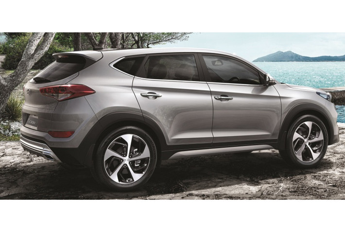 Tại thị trường Malaysia, mẫu xe Hyundai Tucson diesel 2.0L CRDi công suất 178 PS ở 4.000 vòng/ phút và mô men xoắn 400 Nm từ 1.750 đến 2.750 vòng/phút. Động cơ này đi kèm với hộp số tự động 6 cấp.