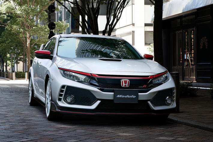 Mới đây, chiếc hiệu suất cao của mẫu xe hạng C, Honda Civic Type R vừa có cuộc ‘lột xác’ ngoạn mục trong bộ phụ kiện bodykit thể thao đến từ xưởng độ danh tiếng Modulo.