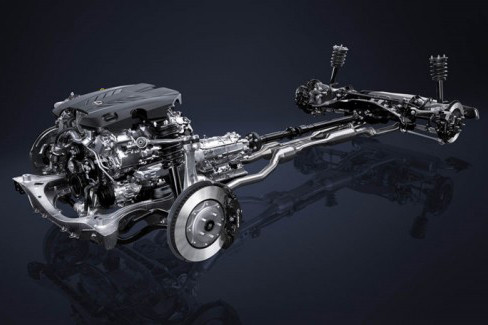 Lexus LC 500 được trang bị động cơ V8 5.0L hút khí tự nhiên (thừa hưởng từ các mẫu xe lớn hơn như RC F hay GS F) đi kèm hộp số tự động 10 cấp và hệ thống dẫn động cầu sau cho công suất 467 mã lực và mô-men xoắn cực đại 527 Nm. Hệ thống Powertrain trên xe cho phép tăng tốc từ 0 đến 100 km/h trong 4.7 giây và đạt tốc độ tối đa 270 km/h.