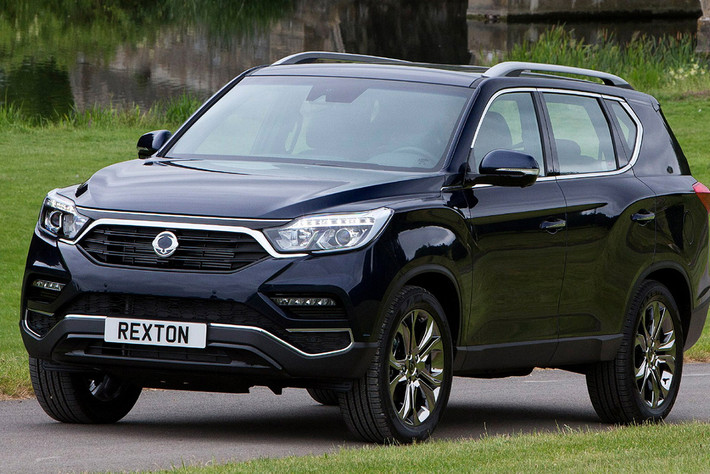 SsangYong Rexton 2018 tại Anh nhiều khả năng sẽ sử dụng động cơ 2.2 lít sản sinh công suất 178 mã lực và mô mem 420 Nm đi kèm hệ dẫn động 4 bánh. Trong khi đó, SsangYong tại các thị trường khác sẽ sở hữu động cơ 2.0 lít đi kèm hộp số tự động 6 cấp.