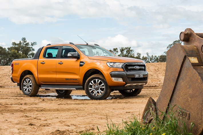 Xếp ngay theo sau là “người anh em” Toyota Corolla (3208 xe) và đối thủ cạnh tranh Ford Ranger (3076 xe).