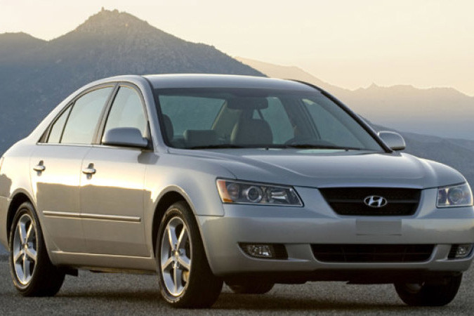 Mẫu xe sedan Huyndai Sonata 2007-2008 là sự lựa chọn không thể bỏ qua khi bạn muốn mua một chiếc ôtô dưới 200 triệu. Trên phiên bản nâng cấp của phiên bản 2006, Sonata 2007-2008 được bổ sung sức mạnh động cơ 4 xi - lanh, mang những đường nét tinh tế hơn cho người sử dụng.