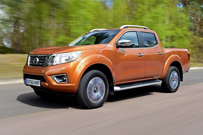 Tiếp đến là mẫu bán tải đến từ hãng xe Nhật Bản Nissan Navara. Trang bị trên Nissan Navara là khối động cơ dầu diesel 2.3 lít, công suất 160 mã lực và một bản động cơ dầu diesel 2.3 lít tăng áp, công suất 187 mã lực. Hiện giá bán của Nissan Navara tại thị trường Việt Nam gần 650 triệu đồng.