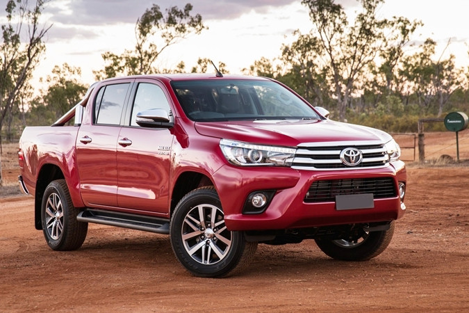 Cái tên tiếp theo lại là một đại diện đến từ hãng xe Nhật Bản Toyota Hilux. Xe có hai bản động cơ gồm bản động cơ 2.4 lít, công suất tối đa 147 mã lực tại 3.400 vòng/phút và mô-men xoắn cực đại 400 Nm tại 1.600-2.000 vòng/phút.