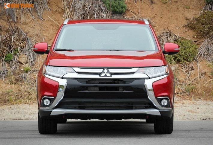 Tiếp đến là mẫu CUV Outlander, trong tháng 9 giá được điều chỉnh giảm lên đến 200 triệu đồng đối với phiên bản 2.0 STD (giá công bố 775 triệu đồng), Outlander Sport giảm 78 triệu đồng (giá công bố 900 triệu đồng)