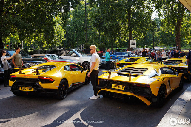 Bên cạnh đó, còn có sự góp mặt của một chiếc Aventador S LP740-4 và đặc biệt là sự xuất hiện của chiếc Huracan Performante-1 trong những mẫu siêu xe hàng khủng mới nhất của hãng Lamborghini đã được trình làng lần đầu ở Thụy Sĩ vào tháng 3.