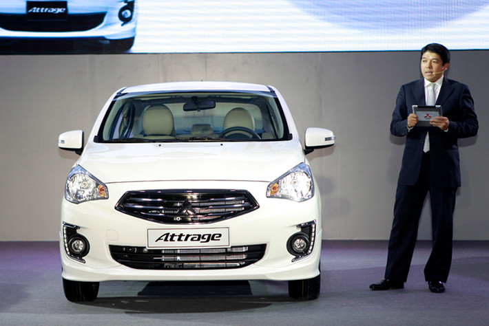 Mitsubishi Attrage được trang bị nhiều tiện ích hiện đại, nội thất rộng rãi thoải mái cho 5 người ngồi. Hệ thống âm thanh hiện đại với đầu DVD màn hình cảm ứng 7 inch hỗ trợ USB, Bluetooth, AUX, HDMI, định vị GPS...Xe sử dụng động cơ tiên tiến MIVEC 1.2 cho khả năng vận hành tối ưu trên đường nội thành cũng như đi đường trường.