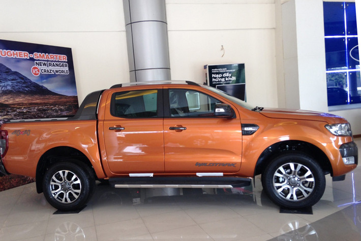 Ở phiên bản cao cấp là Wildtrak hiện nhận được mức giảm giá vào khoảng 30 triệu đồng (giá bán tại một số đại lý khoảng 900 triệu đồng). Phiên bản rẻ nhất là XL có giá bán thực tế 600 triệu đồng sau khi được giảm gần 40 triệu đồng.
