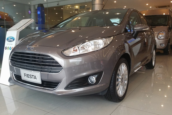 Đối với dòng xe đô thị cỡ nhỏ Ford Fiesta, hiện mức giá bán của một số phiên bản được điều chỉnh giảm từ 55 - 60 triệu đồng, giá bán thực tế cho bản sedan lẫn hatchback sử dụng động cơ 1.5L là 520 triệu đồng.