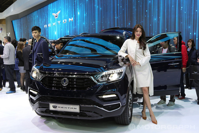 Mẫu xe ôtô SsangYong Rexton 2018 thuộc thế hệ thứ tư, được hãng xe ôtô SsangYong tại Hàn Quốc định vị cạnh tranh trực tiếp với các đối thủ bao gồm; Hyundai Santa Fe, Kia Sorento ở Hàn Quốc. Sau khi về Việt Nam, Rexton 2017 sẽ thách thức cả Toyota Fortuner và tham vọng hướng tới mẫu xe đang bán chạy của Ford là Explorer.