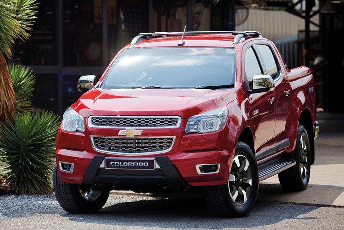 Theo đánh giá Chevrolet Colorado High Country mạnh ở khả năng vận hành và nhiều tiện nghi, đẳng cấp hơn bất cứ những chiếc sedan hay SUV bình dân nào khác. Những năm gần đây mẫu xe này nhiều lần đạt giải cao nhất trong các cuộc thi vượt địa hình trong nước và quốc tế.