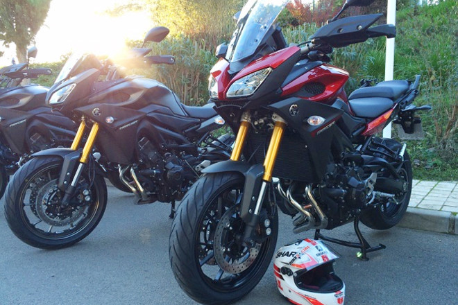Yamaha MT-09 Tracer phiên bản 2017 vừa ra mắt tại thị trường Malaysia sở hữu kích thước dài, rộng, cao lần lượt là 2.160 x 950 x 1.345 mm, chiều cao yên 845 mm, khoảng cách trục cơ sở 1.440 mm và khoảng sáng gầm 135 mm. Trọng lượng khô của Tracer xấp xỉ 190 kg.