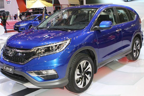 Thêm một đại diện khác của Honda Nhật Bản nằm trong top xe giảm giá mạnh chính là là Honda CR-V giảm 170 triệu đồng. Động cơ trên CR-V là cỗ máy 4 xi-lanh thẳng hàng dung tích 2,4 lít, cam kép DOHC tích hợp i-VTEC, công suất 188 mã lực tại vòng tua máy 7.000 vòng/phút, mô-men xoắn cực đại 222 Nm tại 4.400 vòng/phút. Hộp số tự động 5 cấp.