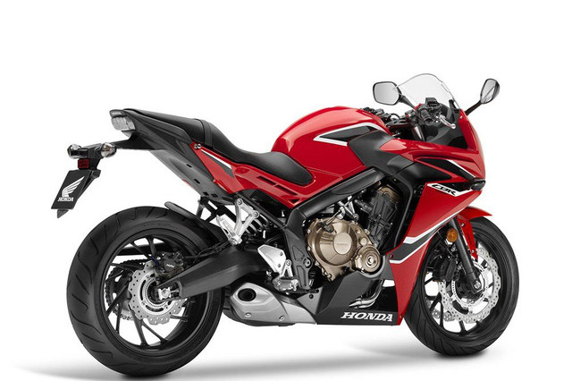 Điểm chung của hai mẫu xe môtô Honda mới này là sử dụng chung bộ khung và động cơ và chỉ khác nhau ở dàn áo, đầu xe và ghi đông.