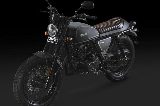 GPX Legend 150s là mẫu xe môtô giá rẻ cực chất đến từ Thái Lan. Đây là mẫu xe của hãng GPX Racing được thiết kế và sản xuất tại "xứ sở Chùa vàng". Tại triển lãm BIMS 2017 vừa qua, GPX đã gây ấn tượng mạnh cho hàng chục ngàn khách tham quan với hàng loạt mẫu xe mới 2017 của mình, trong đó nổi bật nhất là mẫu môtô GPX Legend 150s 2017 với thiết kế cổ điển pha lẫn thêm phong cách hiện đại.