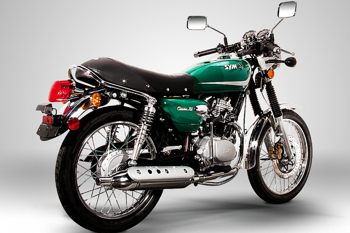 Sym Wolf Classic 150 được xuất xứ tại Đài Loan với giá bánđi kèm là 2.999 USD (68 triệu đồng).