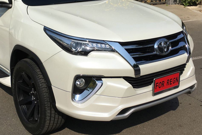 Bản thứ hai là khối động cơ xăng 4 xy-lanh, dung tích 2,7 lít, tạo ra công suất tối đa 112 kW tại vòng tua máy 5.200 vòng/phút và mô-men xoắn cực đại 245 Nm tại vòng tua máy 4.000 vòng/phút. Sức mạnh được truyền tới bánh thông qua hộp số tự động 6 cấp.