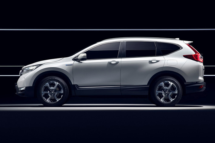 Ngoài bản phiên bản chạy điện, Honda CR-V hybrrid 2018 còn có thêm một lựa chọn động cơ VTEC 1.5L tăng áp, đi kèm với hộp số sàn 6 cấp hoặc hộp số vô cấp CVT. Xe dự kiến ra mắt thị trường vào năm 2018.