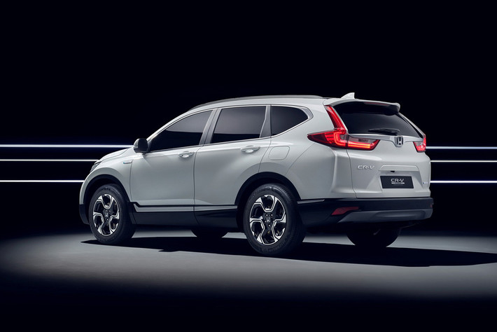 Tương tự “người anh em”, CR-V đi kèm 3 chế độ lái khác nhau: EV Drive (Thuần điện), Hybrid Drive (Xăng – điện) và Engine Drive (Thuần động cơ đốt trong). Theo hãng xe ôtô Honda, khi vận hành trong môi trường đô thị, CR-V Hybrid sẽ chỉ sử dụng hai chế độ EV và Hybrid Drive, chế độ Engine Drive chỉ được hoạt động trong một khoảnh khắc ngắn khi người lái cần tăng tốc.