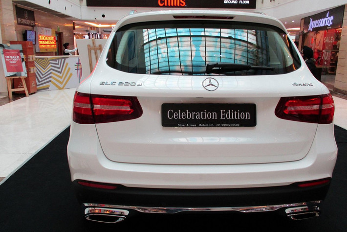 Mẫu xe kỷ niệm 70 năm ngày Độc lập Cộng hòa Ấn Độ Mercedes-Benz GLC Celebration Edition sẽ có hai phiên bản là GLC 220 d và GLC 300.