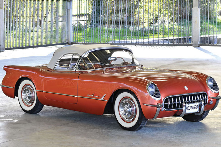 Chiếc xế cổ Chevrolet Corvette Roadster xuất hiện trong bài từng được giới thiệu lần đầu tiên vào năm 1953, và từng trình làng tại triển lãm New York Auto Show cùng thời điểm.