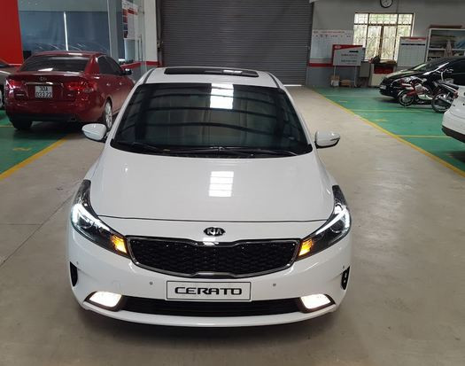 Mẫu xe ôtô Kia Cerato là một trong những mẫu sedan cỡ trung khá hút khách trên thị trường Việt Nam. Thông tin bắt đầu từ ngày 22/9, Thaco Kia bắt đầu trang bị thêm tính năng sạc thông minh cho mẫu xe này trên thị trường Việt khiến nhiều khách hàng có dự tính mua xe càng háo hức.