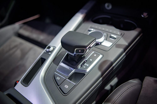 A5 Coupe tại thị trường Thái Lan được trang bị khối động cơ xăng TFSI TFSI, 4 xi-lanh 2.0 lít tăng áp, công suất 252 mã lực và mô men xoắn 370 Nm, kết nối hệ dẫn động Quattro và hộp số tự động ly hợp kép S-Tronic 7 cấp. Xe có thể tăng tốc từ 0-100 km/giờ trong vòng 5,7 giây.