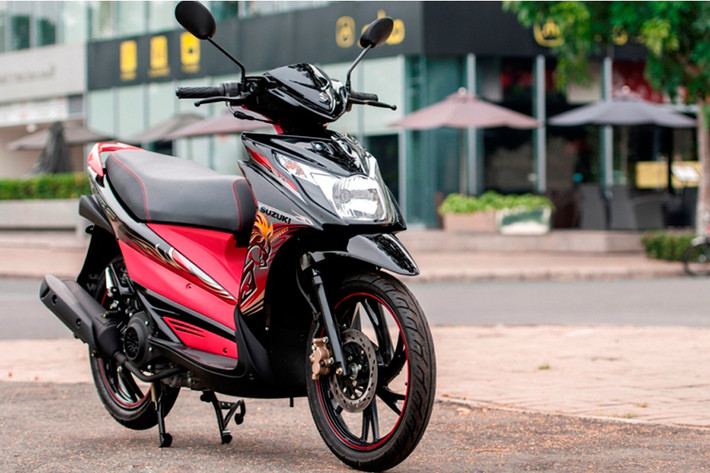 Suzuki Hayate tại Việt Nam sở hữu khối động cơ có dung tích 124,1cc và làm mát bằng không khí. Nhờ đó, xe có công suất cực đại 6,9 kW tại vòng tua 8.000 vòng/phút và mô-men xoắn đạt 9,2 Nm tại vòng tua 6.500 vòng/phút. Đây cũng được xem là mẫu xe tay ga có mức giá rẻ nhất phân khúc tại thị trường xe ga tại Việt Nam hiện nay.