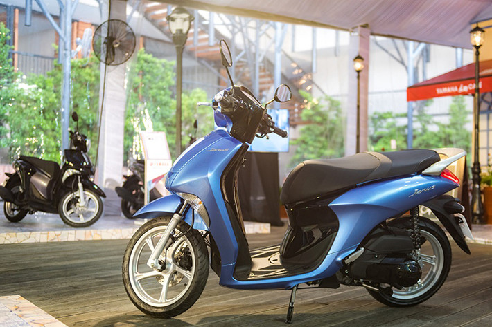 Janus được trang bị động cơ Blue Core, 4 thì, SOHC, làm mát bằng gió, dung tích 125 cc, công suất cực đại 9,5 mã lực và mô-men xoắn 9,6 Nm, làm mát bằng hệ thống quạt gió chủ động. Yamaha cho biết hệ thống ngắt động cơ thông minh SSS trên Janus sẽ tự động tắt máy khi dừng đèn đỏ 5 giây. Hệ thống đề máy được cải tiến khiến xe khởi động êm hơn.