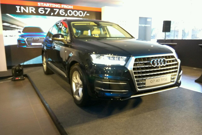 Bản động cơ xăng này giúp cho chiếc SUV hạng sang Audi Q7 tăng tốc từ 0 lên 100 km/ h trong 6.9 giây và có thể đạt tốc độ tối đa 233 km/ h. Mức tiêu hao nhiên liệu theo công bố là 11,68 km/lít.