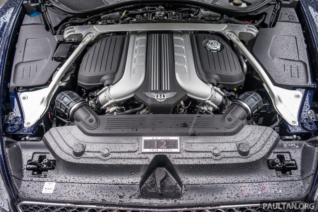 "Trái tim" của Bentley Continental GT 2018 là động cơ xăng W12, dung tích 6.0 lít, tăng áp kép kết hợp với một hộp số tự động ly hợp kép 8 cấp cùng hệ truyền động bốn bánh toàn thời gian cho công suất tối đa 626 mã lực và mô-men xoắn cực đại 900 Nm. Sức mạnh này cho phép Bentley Continental GT 2018 tăng tốc từ 0-100 km/h trong 3,7 giây và đạt vận tốc tối đa 333 km/h.