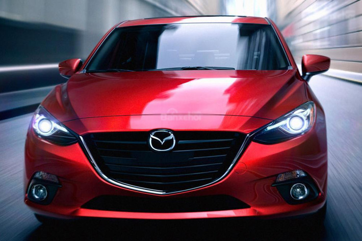 Tiếp đến là Mazda 3 – dòng xe ăn khách tại thị trường Việt Nam với doanh số bán ra khá ấn tượng 1.578 chiếc trong tháng 12/2016 và cả năm là 12.365 chiếc.