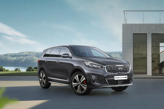 Mẫu xe mới này được trang bị hộp số tự động 8 cấp giúp tăng khả năng vận hành, đồng thời giảm lượng khí thải phát ra cùng với 3 chế độ lái gồm Eco, Comfort, Sport và Smart. Đáng chú ý nhất là hệ thống Drive Wise ADAS (Advanced Driver Assistance Systems), giúp cảnh báo tài xế khi có hiện tượng ngủ gật hoặc mất tập trung.