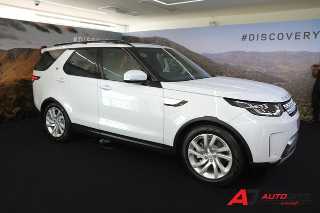 Về diện mạo, thiết kế của mẫu xe SUV Discovery thế hệ thứ 5 được phát triển dựa trên phiên bản Discovery Vision concept từng xuất tại triển lãm ôtô New York AutoShow hồi năm 2014.